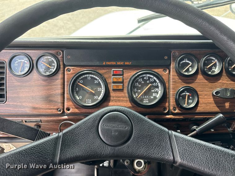 image for item EG6002 2000 Freightliner FLD semi truck