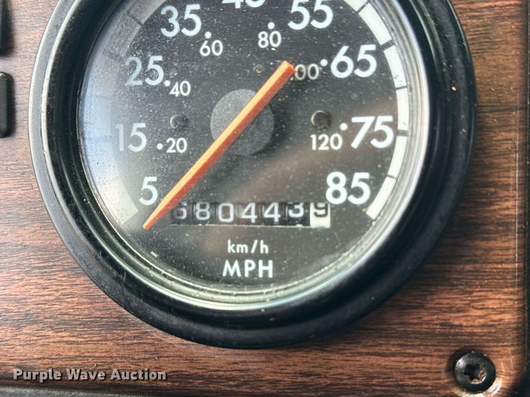 image for item EG6002 2000 Freightliner FLD semi truck