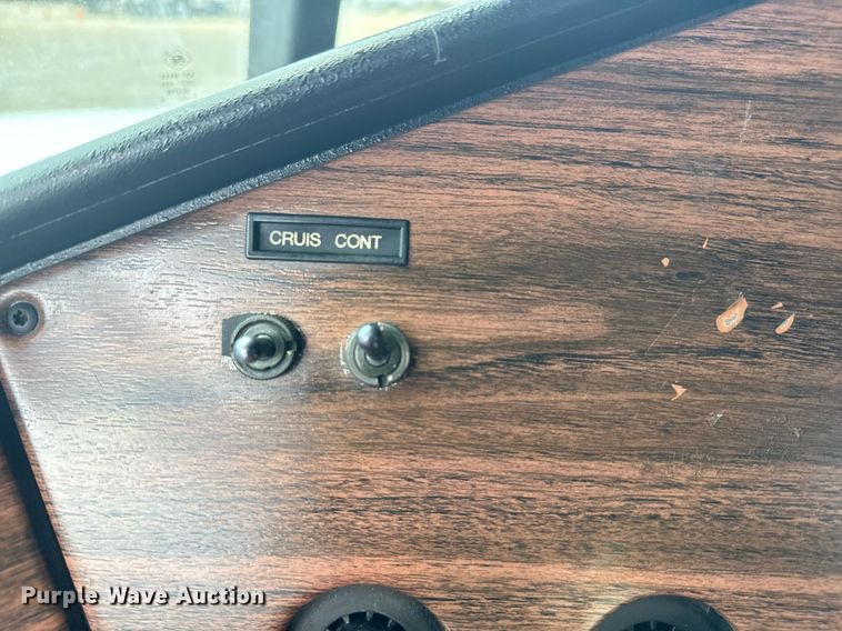 image for item EG6002 2000 Freightliner FLD semi truck