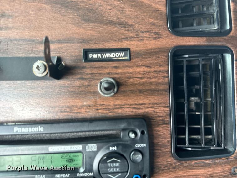 image for item EG6002 2000 Freightliner FLD semi truck