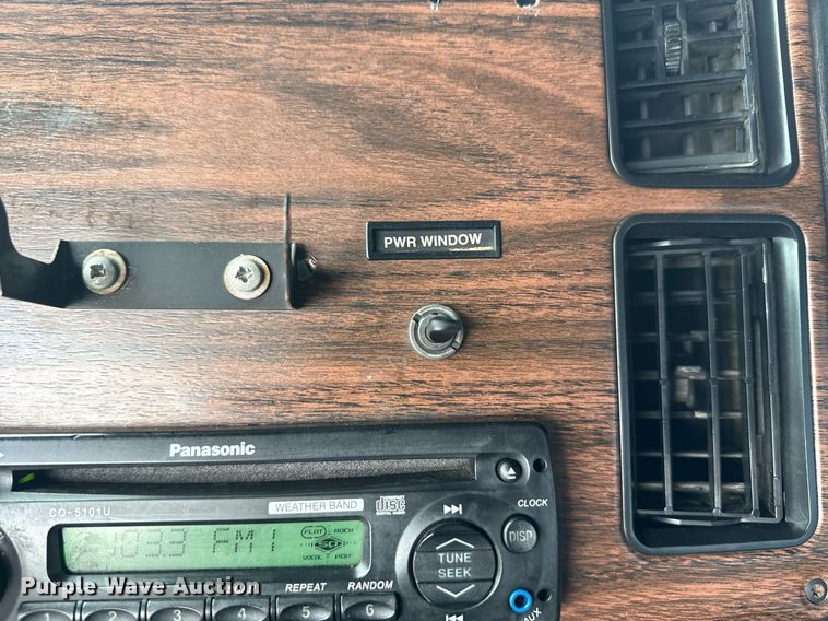 image for item EG6002 2000 Freightliner FLD semi truck