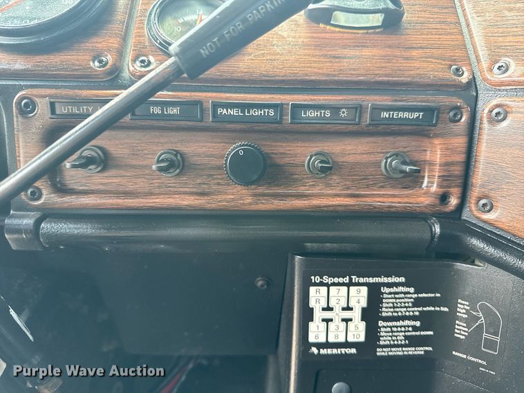 image for item EG6002 2000 Freightliner FLD semi truck