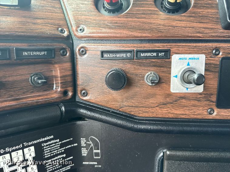 image for item EG6002 2000 Freightliner FLD semi truck