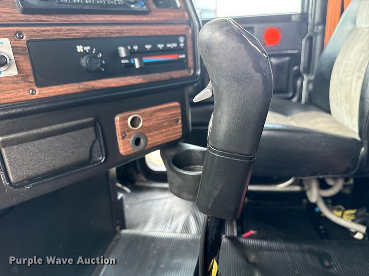 image for item EG6002 2000 Freightliner FLD semi truck