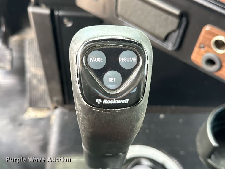 image for item EG6002 2000 Freightliner FLD semi truck