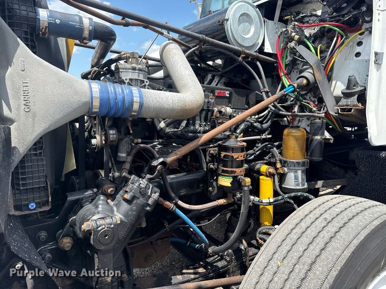 image for item EG6002 2000 Freightliner FLD semi truck