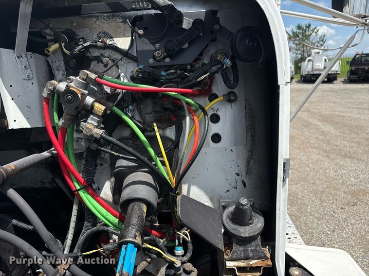 image for item EG6002 2000 Freightliner FLD semi truck