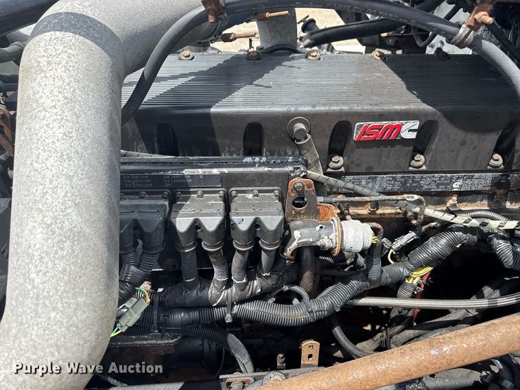 image for item EG6002 2000 Freightliner FLD semi truck