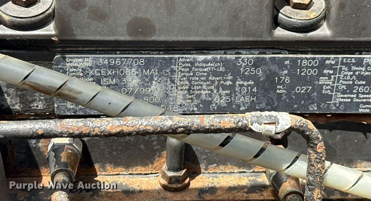 image for item EG6002 2000 Freightliner FLD semi truck