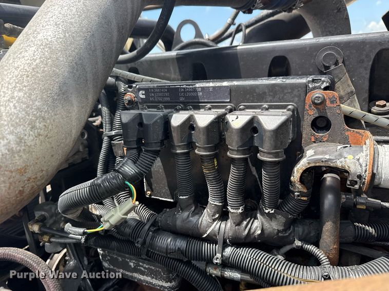 image for item EG6002 2000 Freightliner FLD semi truck