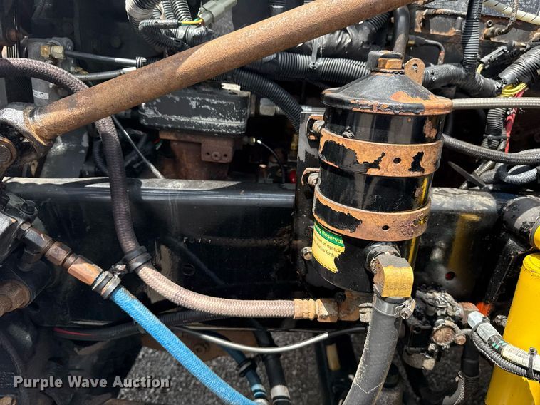 image for item EG6002 2000 Freightliner FLD semi truck