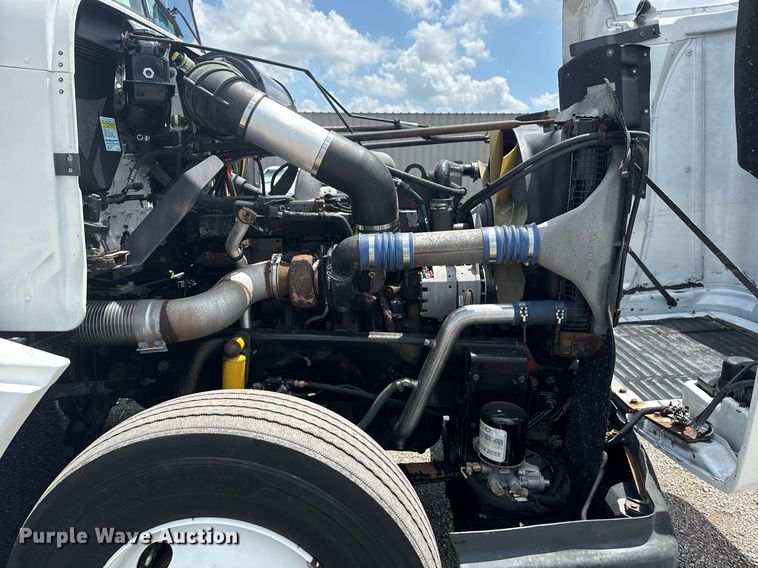 image for item EG6002 2000 Freightliner FLD semi truck