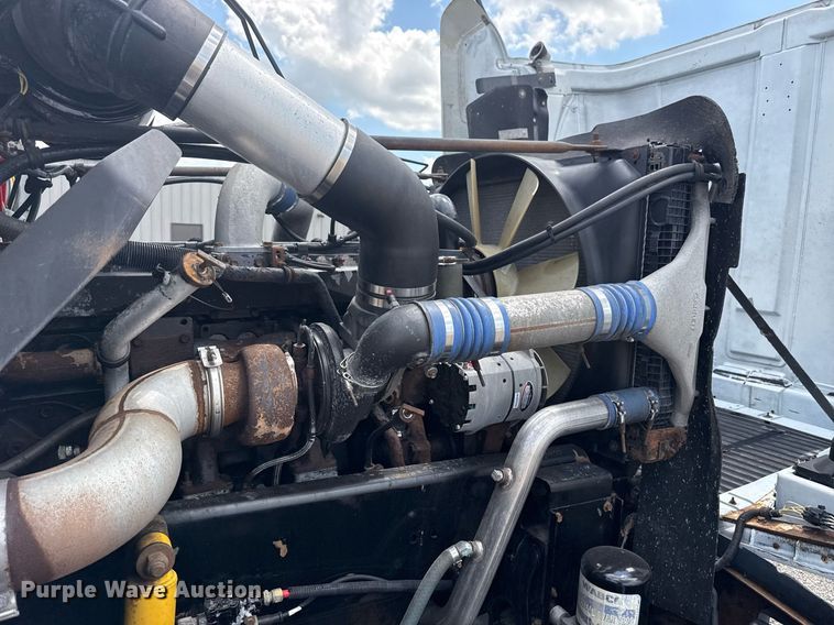 image for item EG6002 2000 Freightliner FLD semi truck