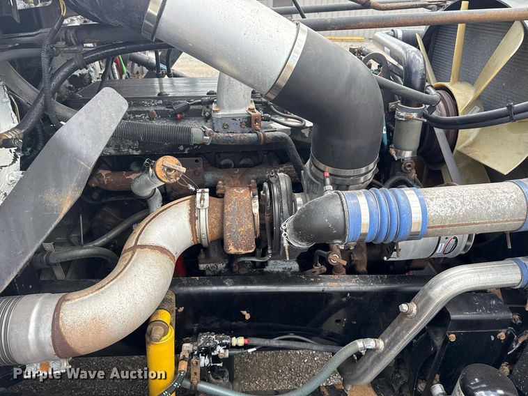 image for item EG6002 2000 Freightliner FLD semi truck