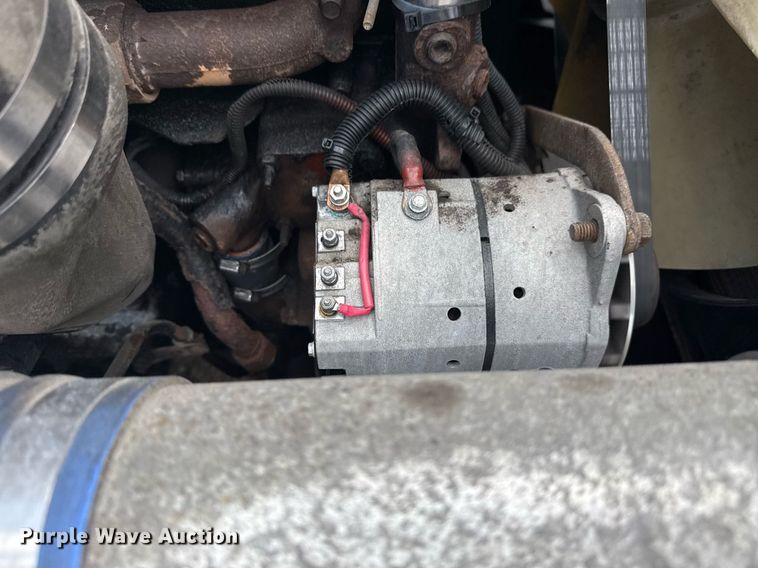 image for item EG6002 2000 Freightliner FLD semi truck