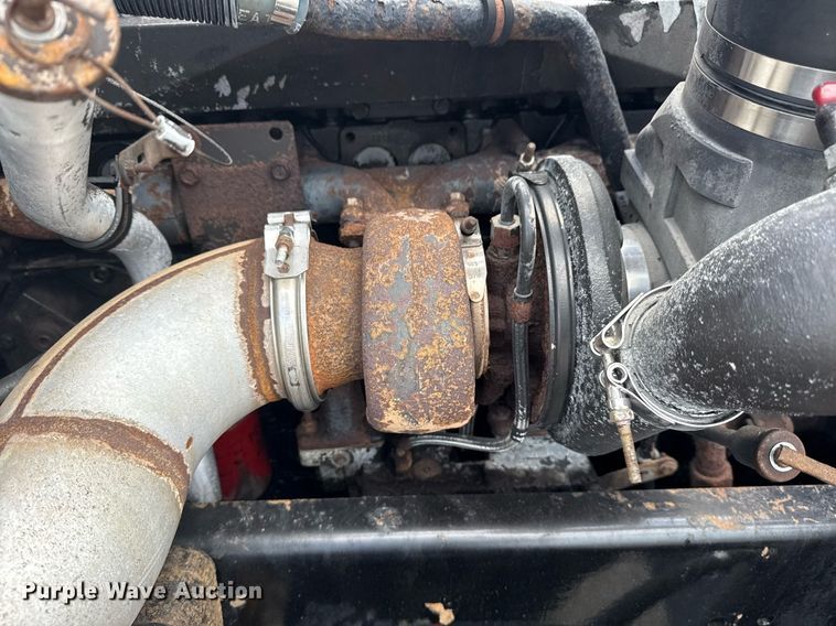 image for item EG6002 2000 Freightliner FLD semi truck