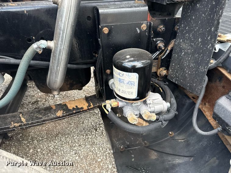 image for item EG6002 2000 Freightliner FLD semi truck