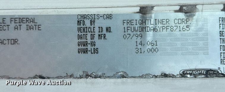 image for item EG6002 2000 Freightliner FLD semi truck