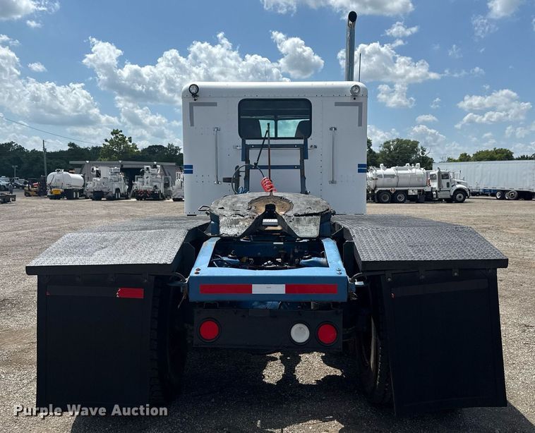 image for item EG6004 2005 Peterbilt 378 semi truck