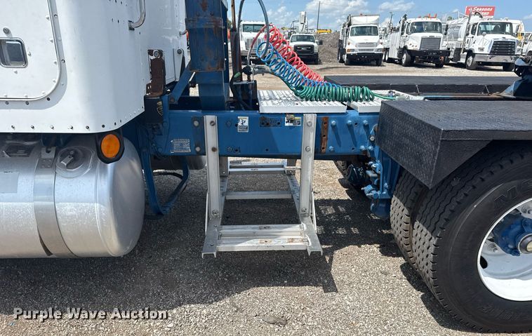 image for item EG6004 2005 Peterbilt 378 semi truck
