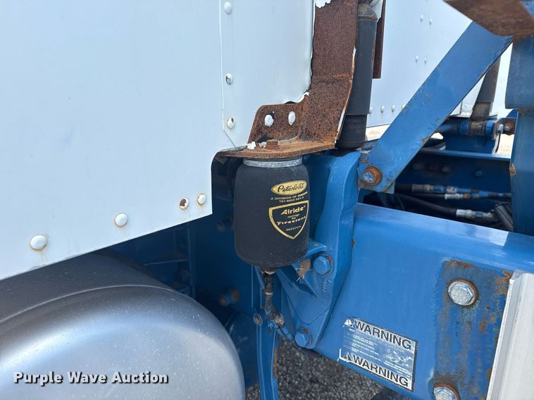 image for item EG6004 2005 Peterbilt 378 semi truck