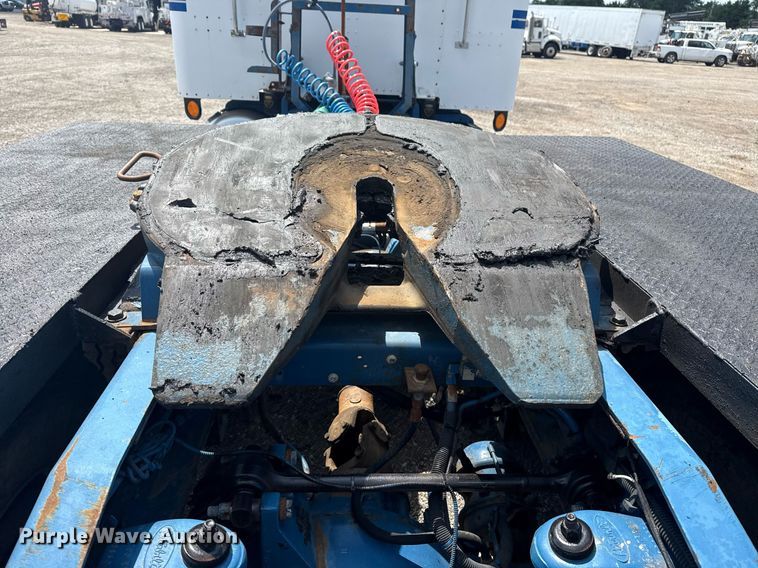 image for item EG6004 2005 Peterbilt 378 semi truck