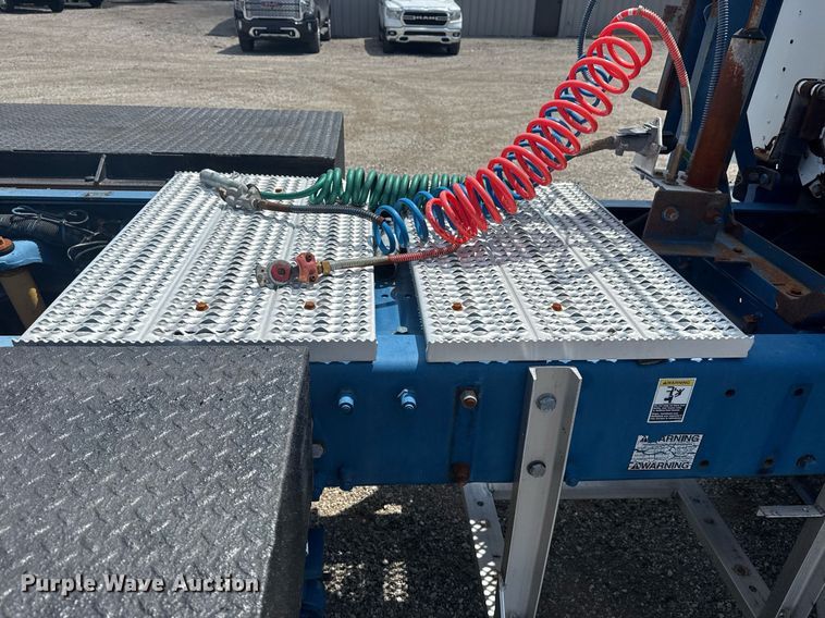 image for item EG6004 2005 Peterbilt 378 semi truck