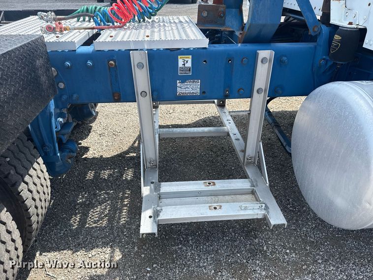 image for item EG6004 2005 Peterbilt 378 semi truck