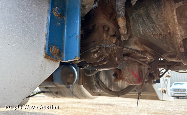 image for item EG6004 2005 Peterbilt 378 semi truck