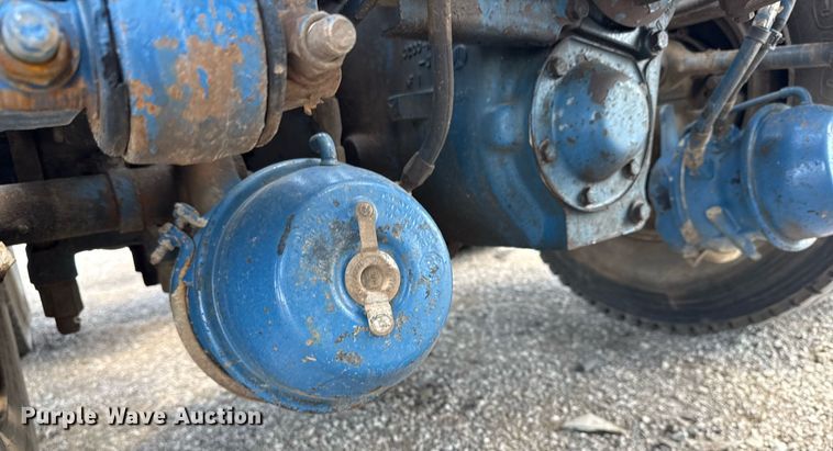 image for item EG6004 2005 Peterbilt 378 semi truck