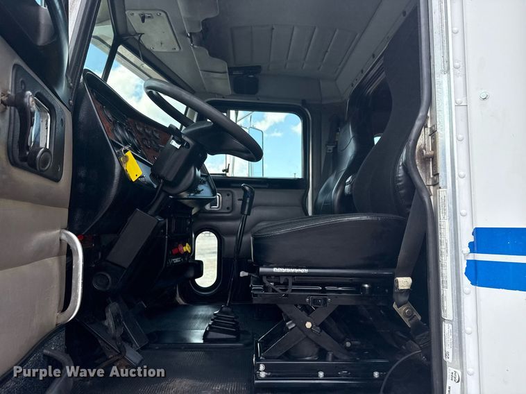 image for item EG6004 2005 Peterbilt 378 semi truck