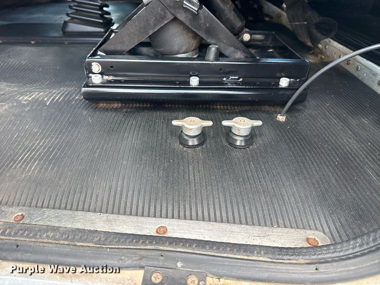 image for item EG6004 2005 Peterbilt 378 semi truck