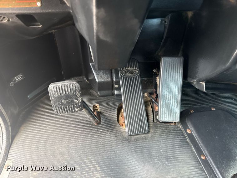 image for item EG6004 2005 Peterbilt 378 semi truck