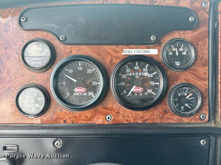 image for item EG6004 2005 Peterbilt 378 semi truck