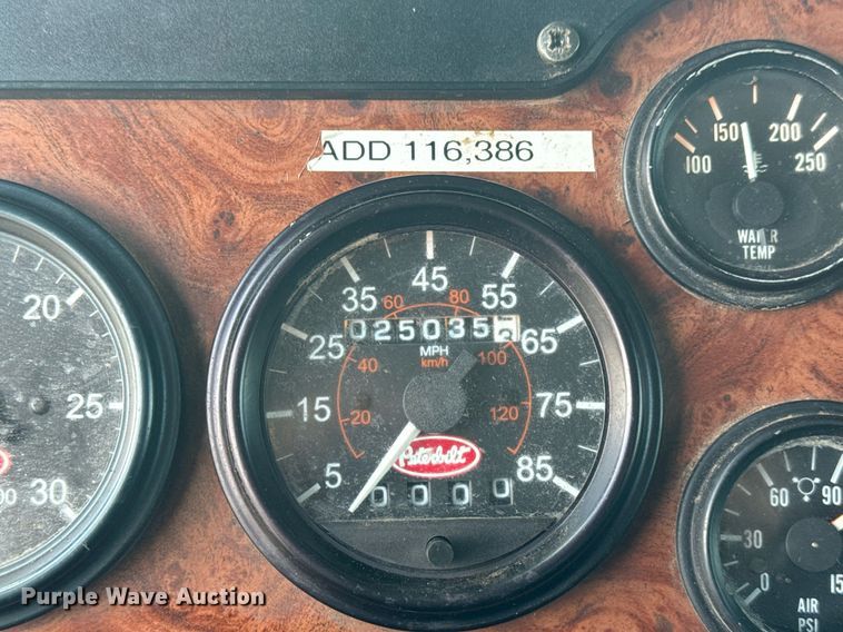 image for item EG6004 2005 Peterbilt 378 semi truck