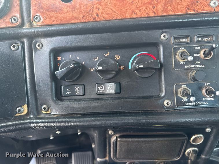 image for item EG6004 2005 Peterbilt 378 semi truck