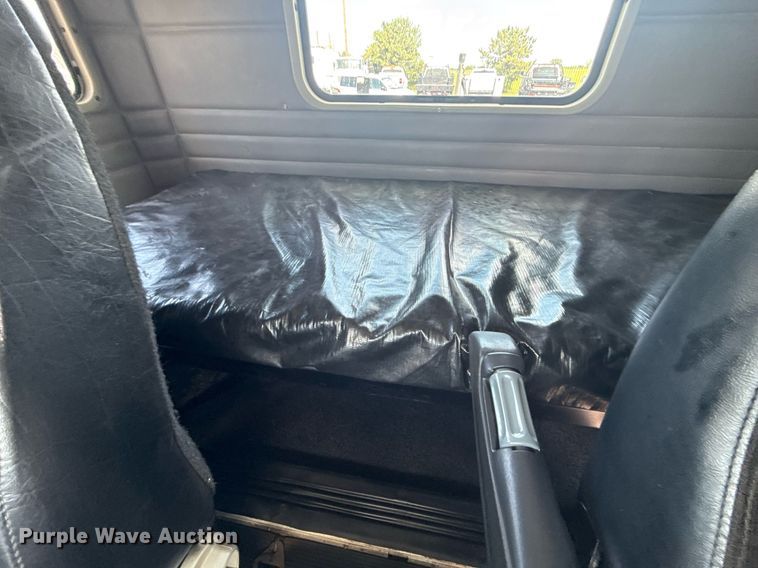 image for item EG6004 2005 Peterbilt 378 semi truck