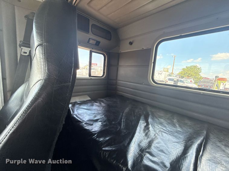 image for item EG6004 2005 Peterbilt 378 semi truck