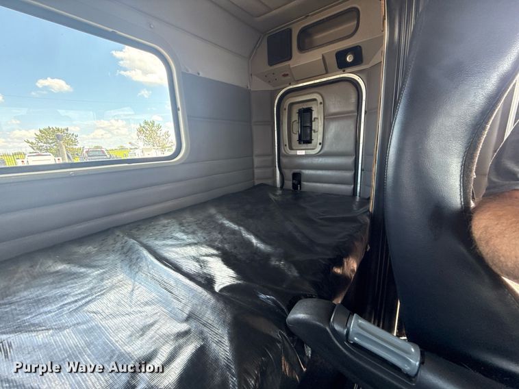 image for item EG6004 2005 Peterbilt 378 semi truck