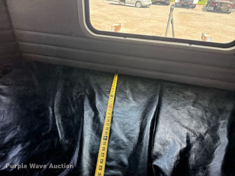 image for item EG6004 2005 Peterbilt 378 semi truck