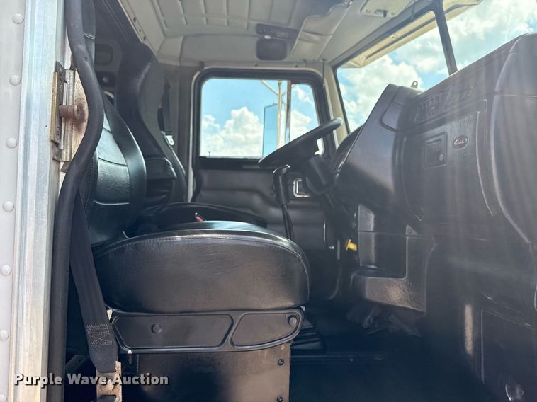 image for item EG6004 2005 Peterbilt 378 semi truck