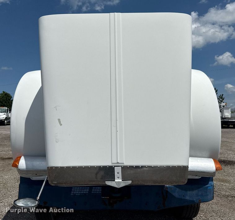 image for item EG6004 2005 Peterbilt 378 semi truck