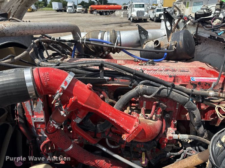 image for item EG6004 2005 Peterbilt 378 semi truck