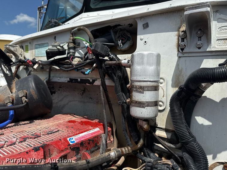 image for item EG6004 2005 Peterbilt 378 semi truck