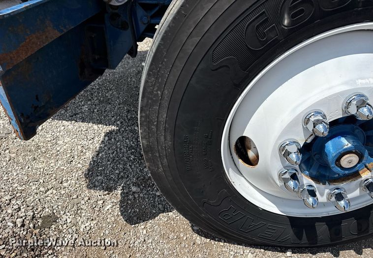 image for item EG6004 2005 Peterbilt 378 semi truck