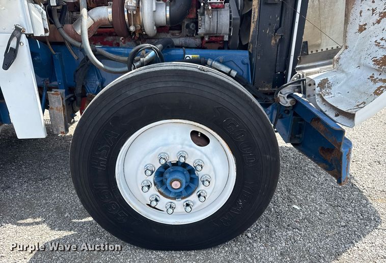 image for item EG6004 2005 Peterbilt 378 semi truck