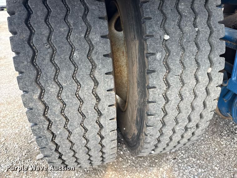 image for item EG6004 2005 Peterbilt 378 semi truck