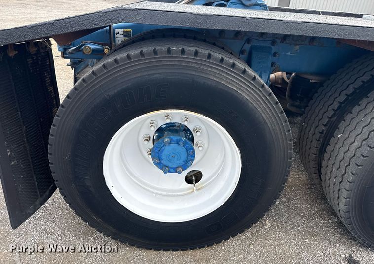 image for item EG6004 2005 Peterbilt 378 semi truck