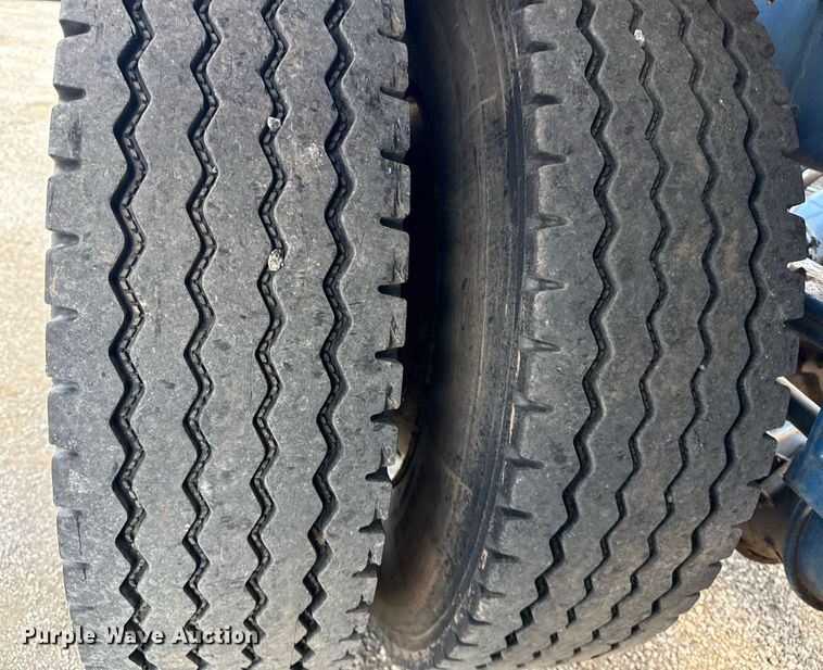 image for item EG6004 2005 Peterbilt 378 semi truck