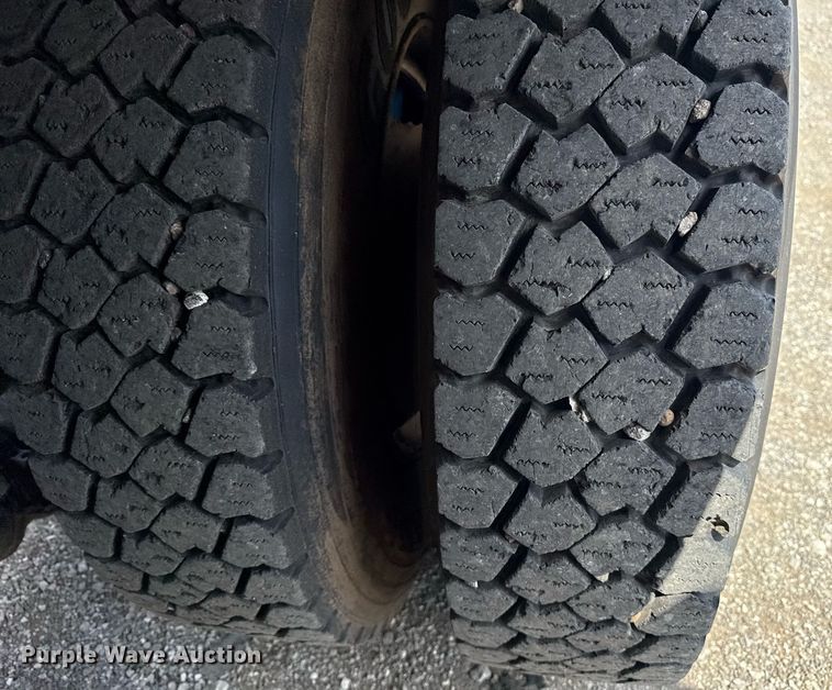 image for item EG6004 2005 Peterbilt 378 semi truck